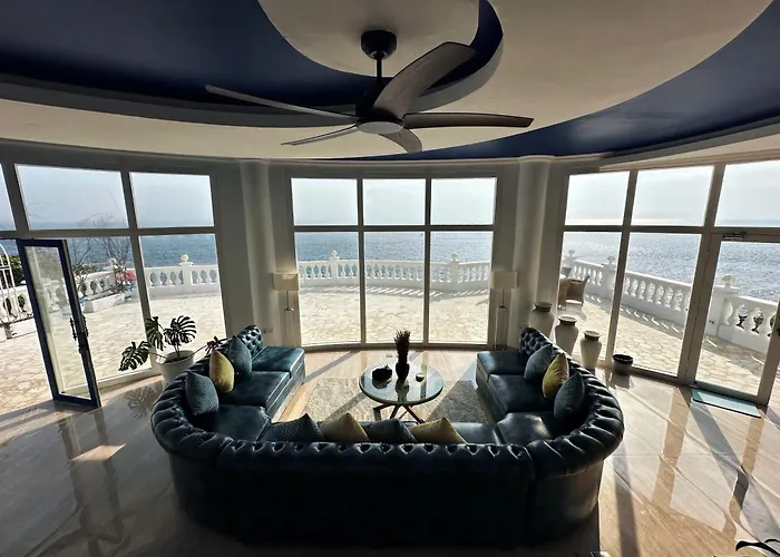 Stella Maris Oceanfront Retreat
