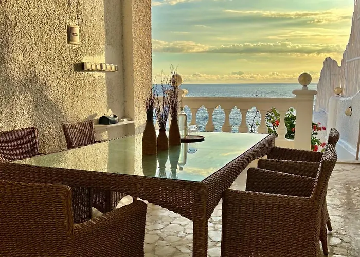 Stella Maris Oceanfront Retreat 蓝梦岛